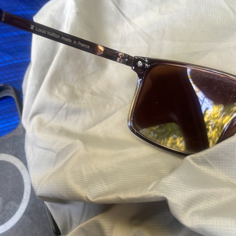 Luis Vuitton sunglasses 2022 - Picture 4 of 8